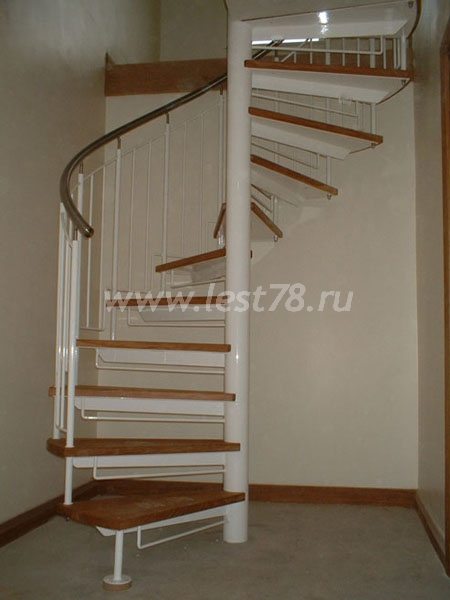 Спиральная лестница на больцах 12-01
