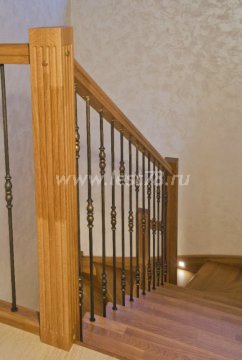 Лакированная лестница из бука 04-12